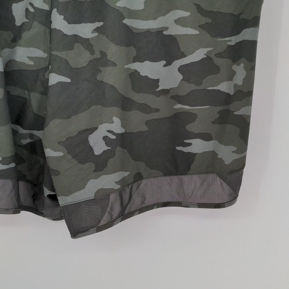 Athleta Women's Printed Mesh Racer Run Short 4" Size 1X Camo Print Stretch - Picture 11 of 13